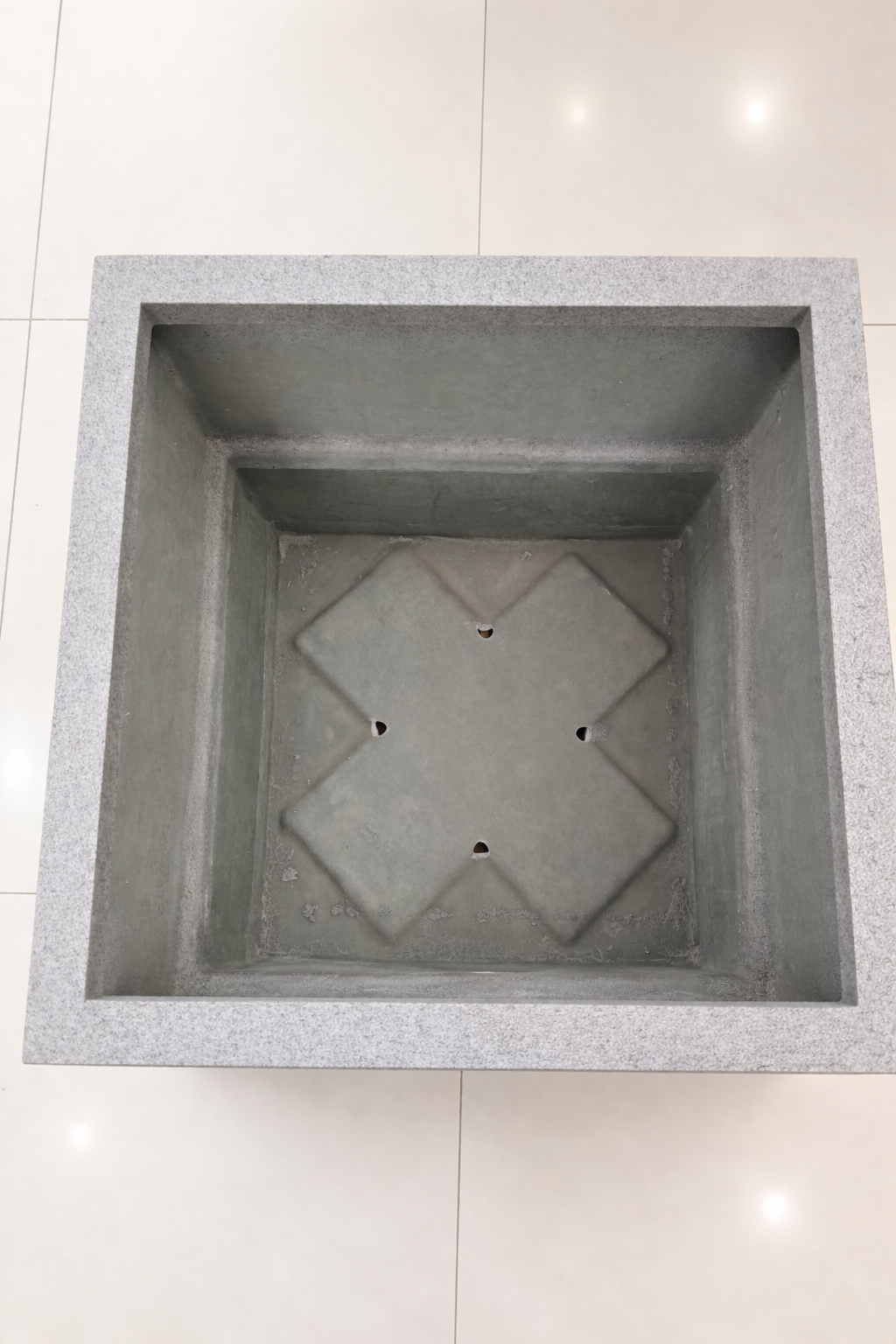 SQUARE FRP PLANTER- 600 - Image